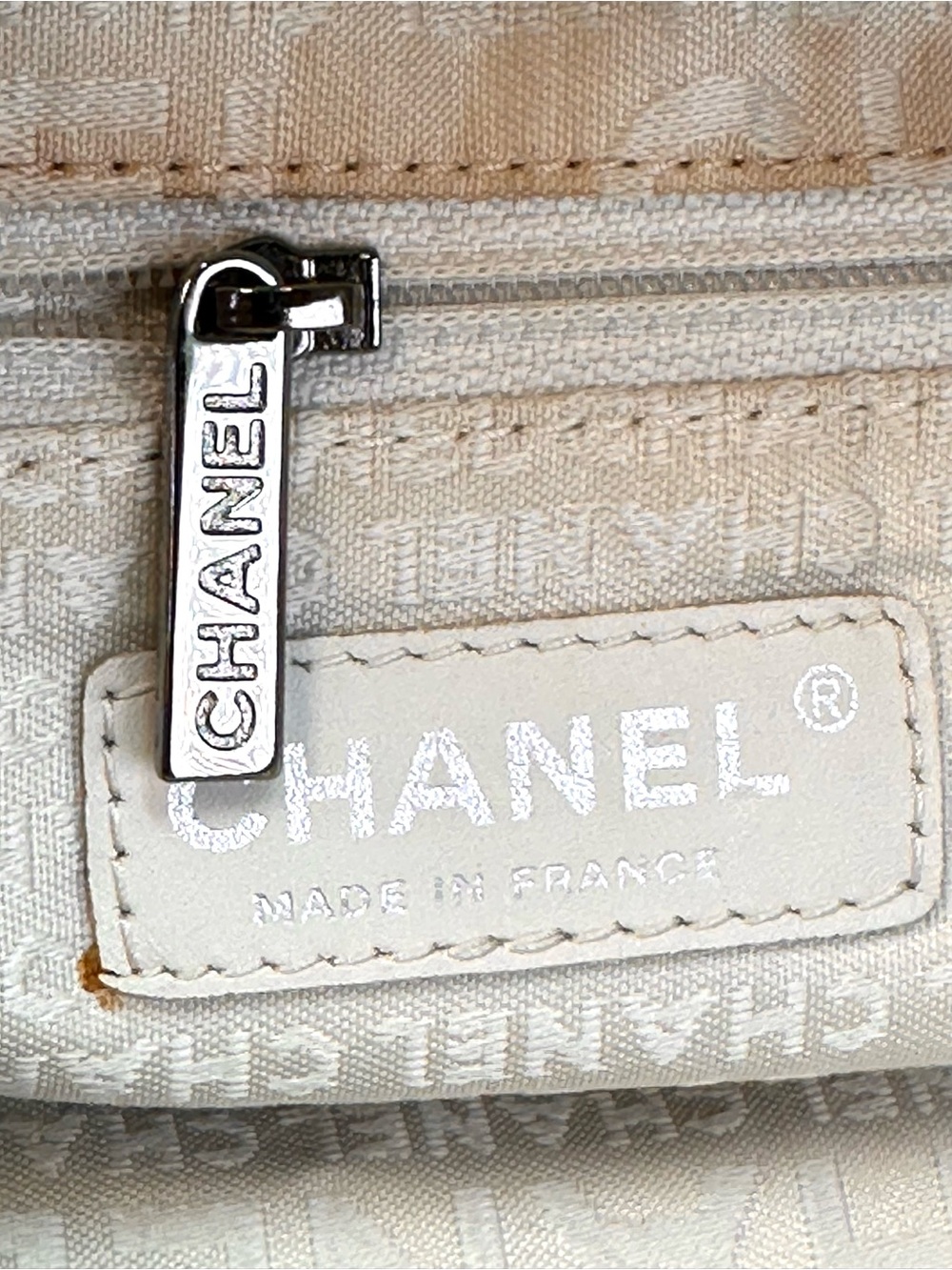 CHANEL Le Marais Quilted Metallic Champagne Leather #10 2005-6 France COA - Picture 7 of 15